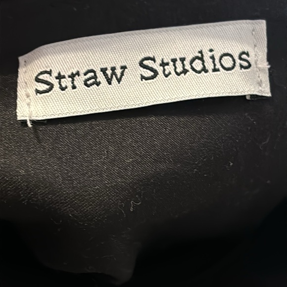 Straw Studios woven circle bag with shoulder straps and crossbody straps - Picture 7 of 8